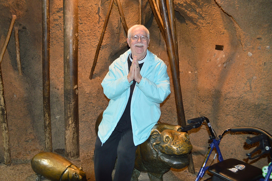 Lincoln Park Zoo 2026 7x5in - Brother Jim on Hippo Statue